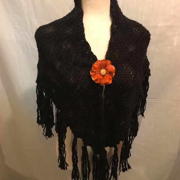 Accessories - black scarf/shawl